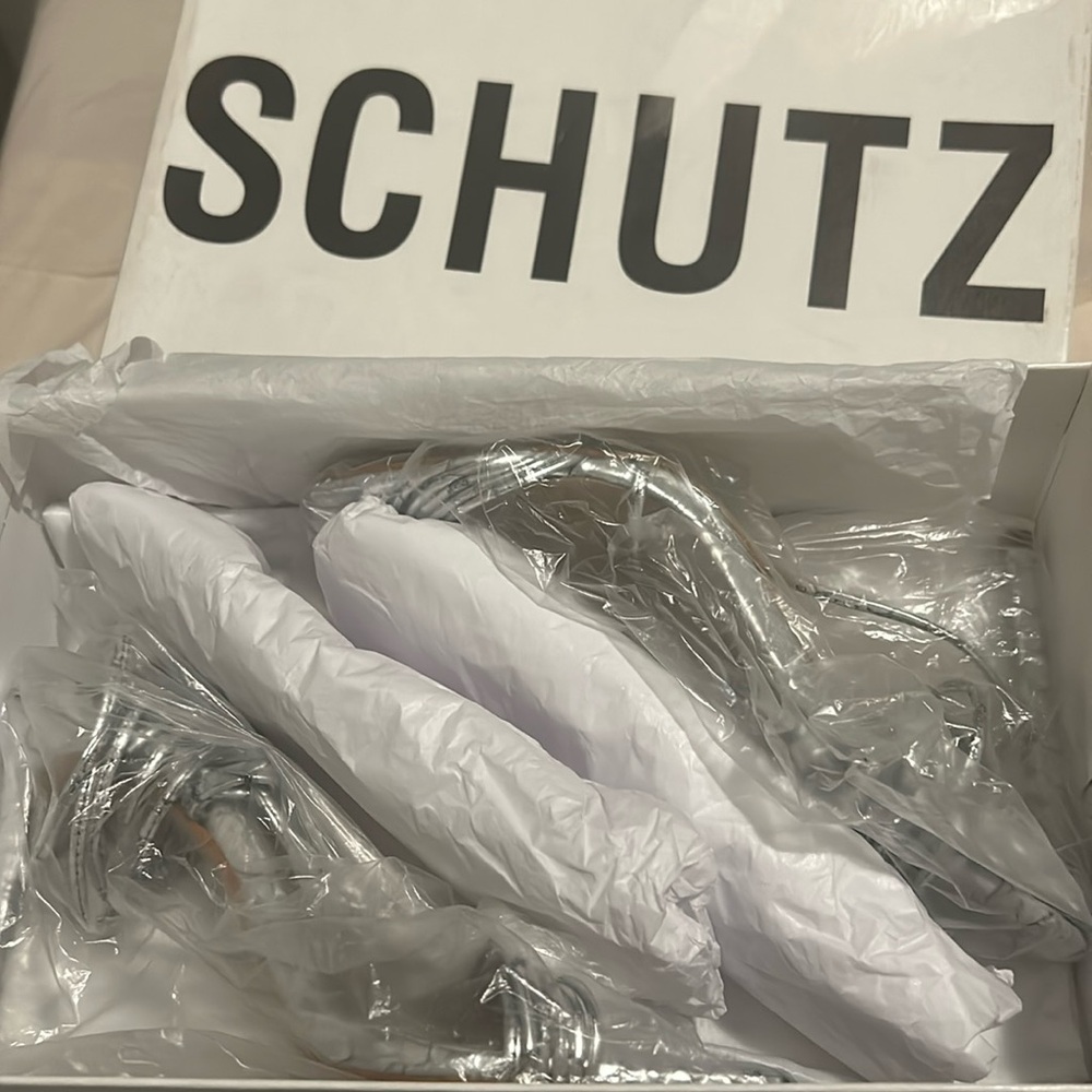 Schutz size 7 snakeskin silver